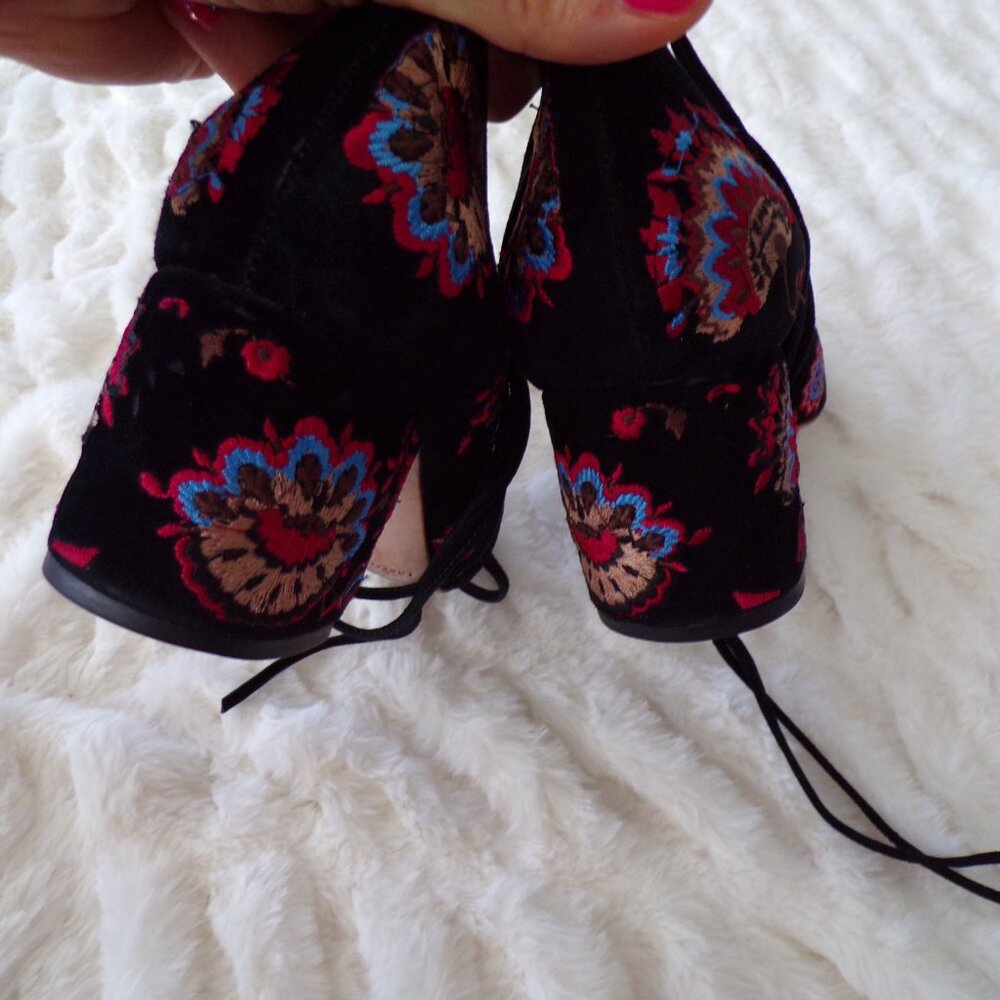 Loeffler Randall italian embroidered Black lace up heels 7 Y2k - Picture 12 of 12